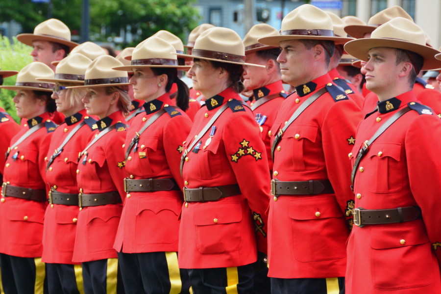 female-mounties-alleging-discrimination-seek-class-action-suit-against