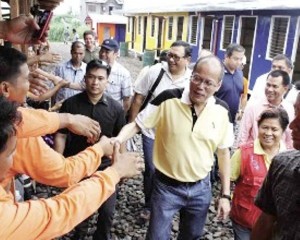 President BS Aquino takes time out for a photo-op while inspecting the controversial bunkhouses (Photo : getrealphilippines.com)
