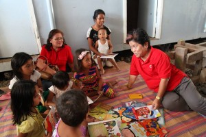 DSWD Sec. Dinky Soliman with children. File photo courtesy of DSWD on Facebook.
