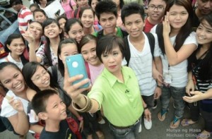 Mutya ng Masa Doris Bigornia takes a 'selfie' with the crowd