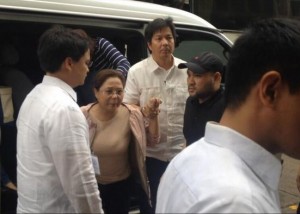 Atty. Jessica Reyes a.k.a. Gigi Reyes upon arriving at the Sandiganbayan. Photo courtesy of Roberto Mano via Twitter.