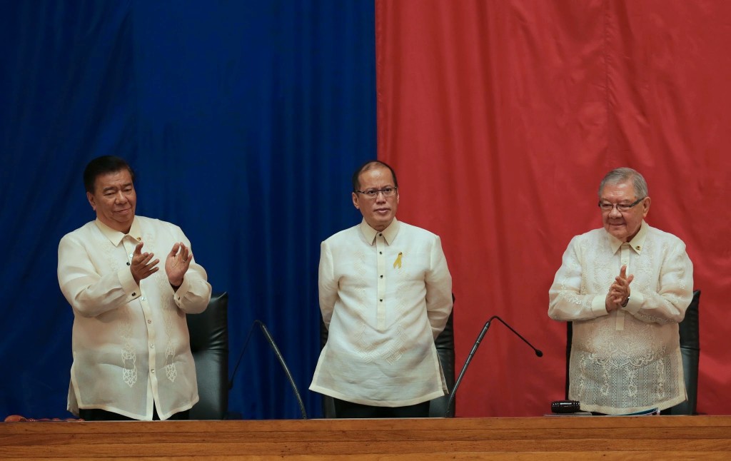 President Benigno S. Aquino III is shown with House Speaker Feliciano Belmonte, Jr. and Senate President Franklin Drilon, before delivering his 5th State of the Nation Address (SONA) during the Joint Session of the 16th Congress at the Batasang Pambansa in Quezon City on Monday (July 28). (Photo by  Benhur Arcayan / Malacanang Photo Bureau)