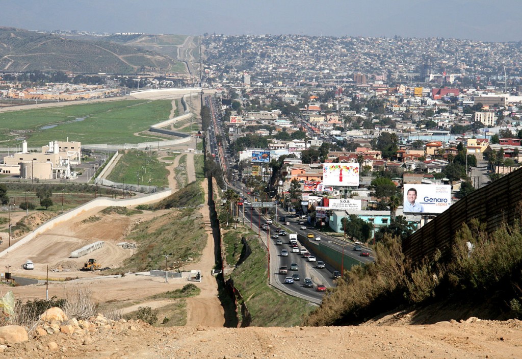 Three tourist buses were guarded by a Mexican police escort on a curvy, mountainous road from the Mexican border city of Mexicali. (Wikimedia Commons)