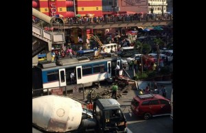 MRT train derailed at Taft Station in Pasay City. Photo by Earl Jimenez / Twitter