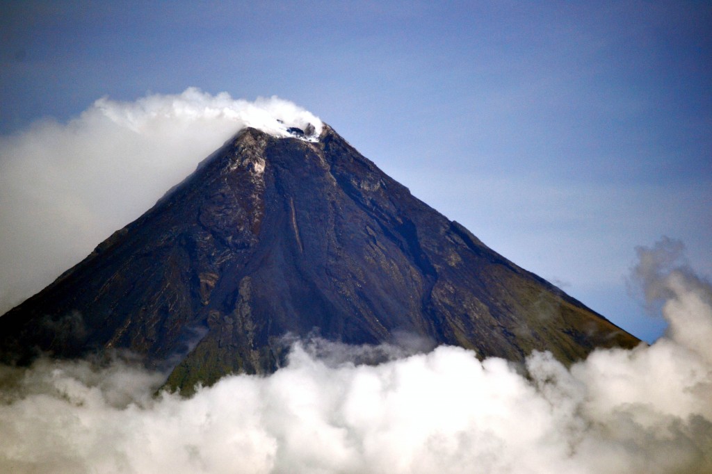 Mayon Volcano (Wikipedia photo)