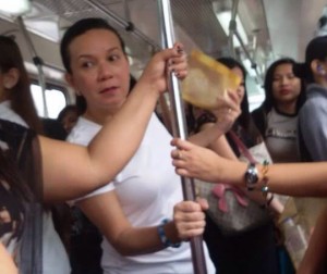 Senator Grace Poe lining up in the ticket line of the MRT3 North Avenue station in Quezon City. Photo courtesy of Myrnalyn Lavapie/Senator Grace Poe's Office 