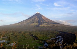 Mayon Volcano (Tomas Tam / Wikipedia)