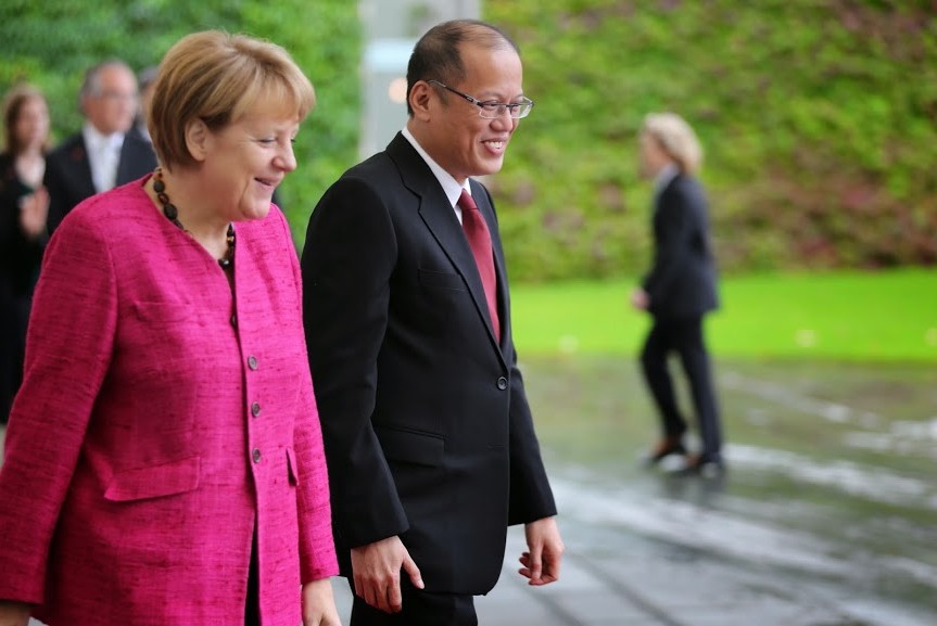 President Benigno S. Aquino III is welcomed by Federal Chancellor Dr. Angela Merkel upon arrival at the Federal Chancellery on Friday (September 19).(Photo by Robert Vinas / Malacañang Photo Bureau)