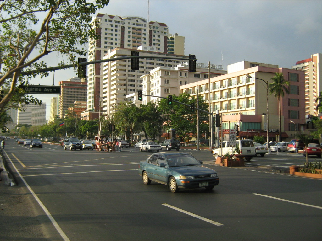 Roxas Boulevard (Wikipedia)