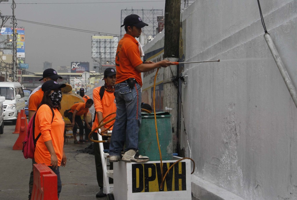 Department of Public Works and Highways (DPWH) personnel clean the flyover and drainage clogs at the vicinity of Quiapo Boulevard, Manila on Monday (January 5, 2015) in preparation for the celebration of the 409th anniversary of the Feast of the Black Nazarene on Friday, January 9. The Traslacion of the Black Nazarene is the country's largest procession attended by millions of devotees that lasted for about 19 hours last year. (PNA photo by Avito C. Dalan)