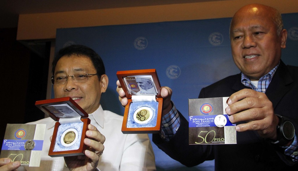 Bangko Sentral ng Pilipinas (BSP) Deputy Governors Diwa C. Guinigundo (left) and Vicente S. Aquino shows to the media the PhP50 and PhP500 Pope Francis Commemorative Coins issued by the BSP in connection with the Jan. 15-19, 2015 Papal Visit to the Philippines. BSP says both coins are legal tender and will be sold for PhP100 and PhP1,000, respectively, to cover production costs. (PNA photo by Avito C. Dalan)