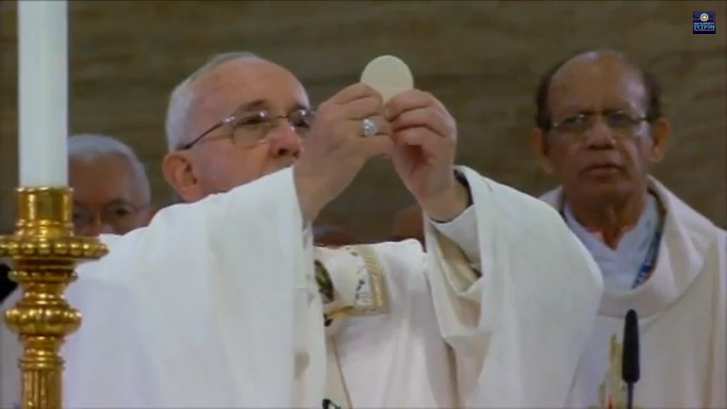 His Holiness Pope Francis prays for the holy communion during high mass at the Manila Cathedral, January 16, 2015.