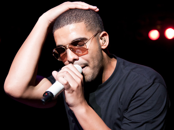 Hip Hop/ Rap Artist Drake performs on stage at the Indiana State Fair (John Steel / Shutterstock)