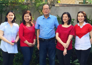 President Benigno Aquino (center) with his sisters (Kris Aquino on Instagram)