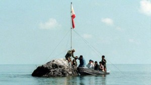 Filipinos at Bajo de Masinloc / Panatag Shoal (Photo courtesy of the Philippine Embassy in Norway)