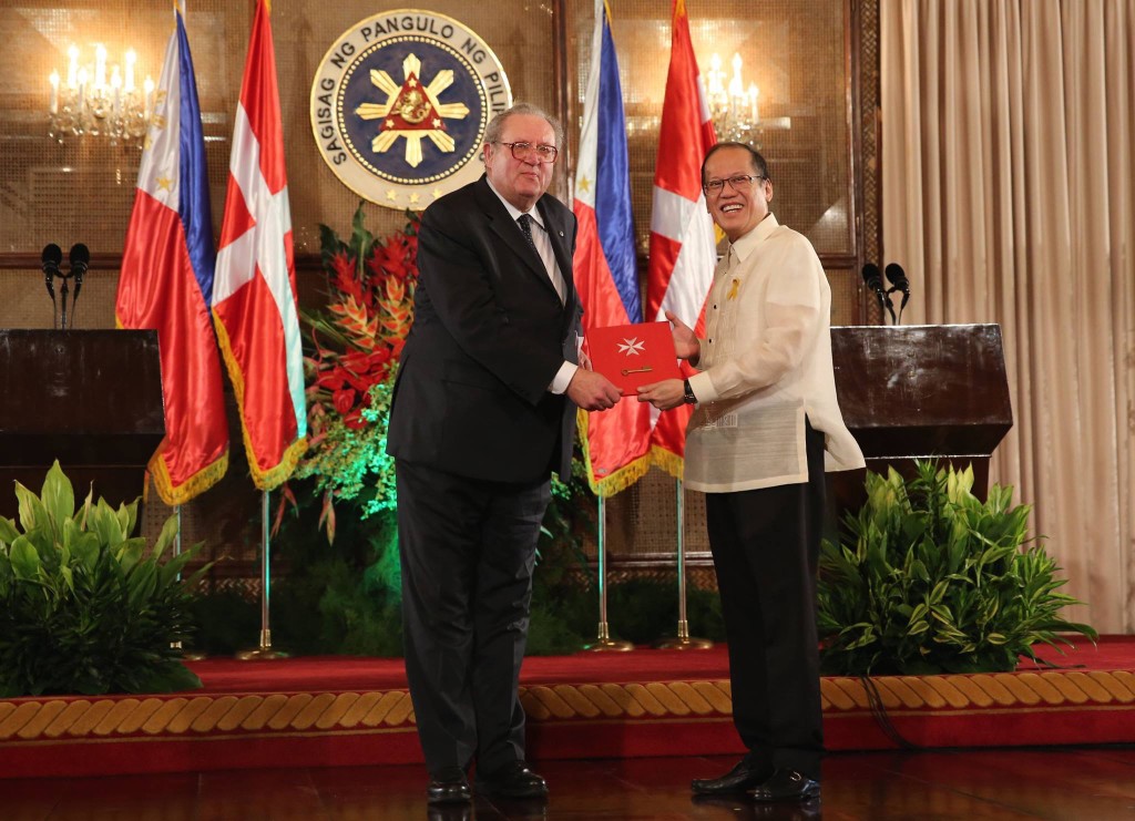 The Sovereign Order of Malta donates 700 houses for Yolanda survivors; symbolic key handed to President Aquino during Fra' Festing's courtesy call