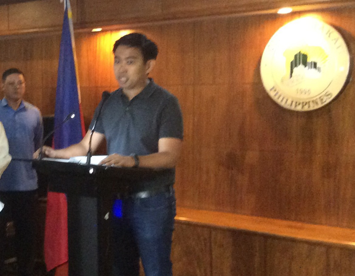 Makati Mayor JunJun Binay delivers his speech at the Makati City Hall after Ombudsman issued suspension order against him and 22 other Makati City staff (PNA photo)