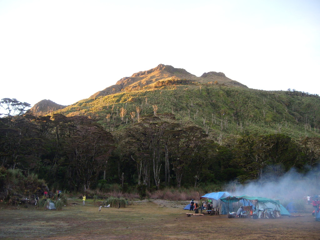 Mount Apo, the highest peak in the Philippines (Wikimedia Commons)