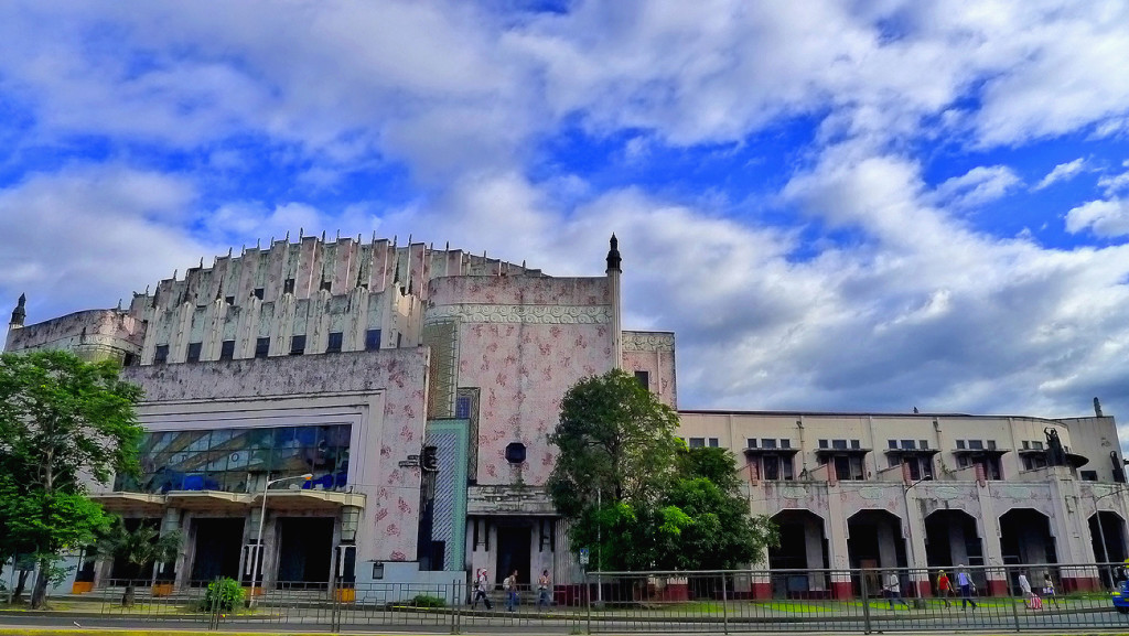 The Manila Metropolitan Theatre (Wikimedia Commons)