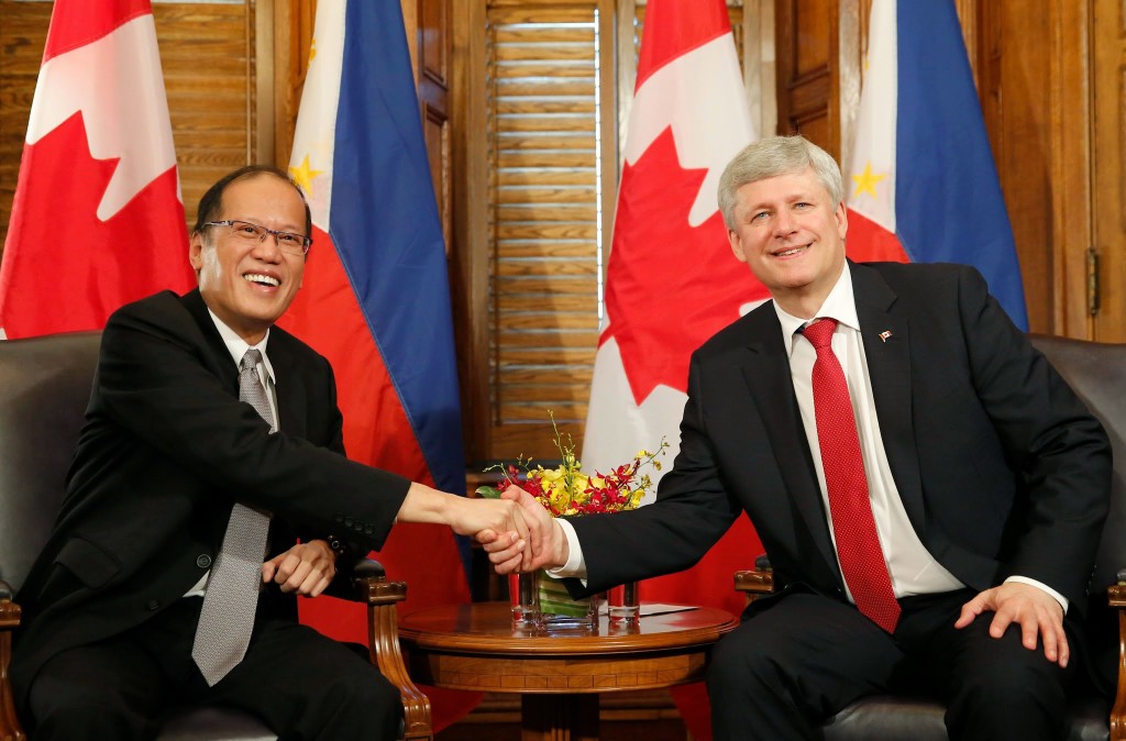 (OTTAWA, Canada) President Benigno S. Aquino III shakes hands with The Right Honourable Stephen Harper, Prime Minister of Canada during the courtesy call at the Room 307-S, Centre Block of the Parliament Hill for his State Visit to Canada. (Photo by Gil Nartea/ Malacañang Photo Bureau)