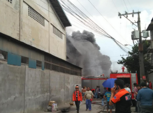 Slipper factory in Barangay Ugong, Valenzuela City is engulfed by a thick smoke from the fire. (Photo courtesy of Valenzuela City Twitter account)