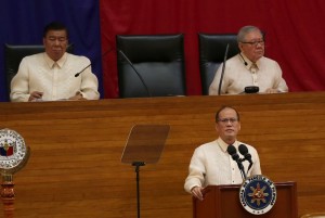President Benigno S. Aquino III delivers his sixth and last State of the Nation Address (SONA) during the Joint Session of the 16th Congress at the Session Hall of the House of Representatives Complex in Constitution Hills, Quezon City on Monday (July 27, 2015). Also in photo are House Speaker Feliciano Belmonte, Jr. and Senate President Franklin Drilon.(Photo by Benhur Arcayan/Malacañang Photo Bureau)