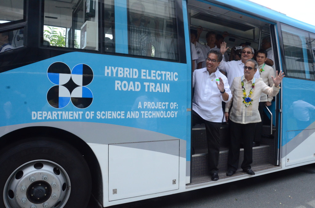 DILG Secretary Mar Roxas with Department of Science and Technology DOST Secretary Mario Montejo