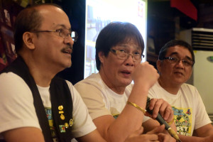01 December 2015       Rotary Club of Baywalk Manila(RCBM) President,Willy Uy,center,is flanked by RCBM Vice-President,Edgardo Jose,left,and  Darts Council of the Philippines President,Luigie Estacio in announcing the RCBM's hosting of the GOvernor Obet Pagdanganan Cup Darts Tournament on Dec. 5,2015 at the Tres Marias de Manila in Malvar Street,Malate,Manila,over yesterday's PSA forum at Shakeys Remedios.The proceeds of the event shall support the RCBM's flagship project dubbed as 'Alay Sagip Pamilya sa Kalye' & 'Alay Tulong sa mga Preso' which street families in Ermita area and inmates in Bilibid Prison,Muntinlupa will be benefited.  ( EY ACASIO / The Standard )