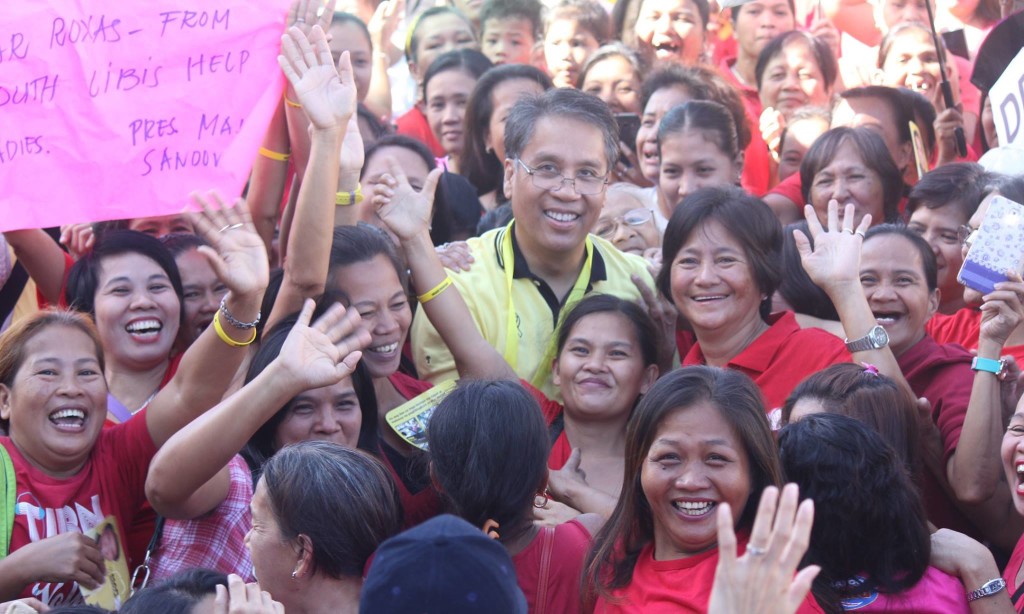 Administration bet Manuel "Mar" Roxas II in San Mateo, Rizal. (Photo from Roxas' official Facebook page)