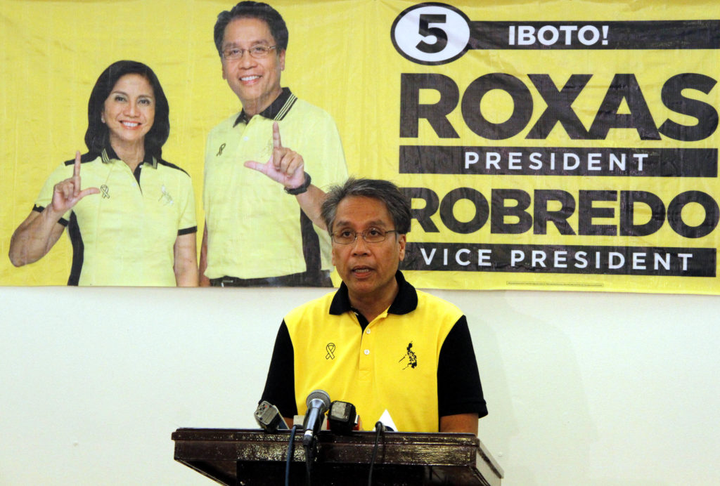 Liberal Party presidential candidate Manuel "Mar" Roxas II called on presidential rival Senator Grace Poe to talk "for the unity of our country" when he delivered a statement on Friday (May 06, 2016) at the Liberal Party headquarters in Cubao, Quezon City. In the latest SWS survey, Poe and Roxas garnered 22 and 20 percent, respectively, behind frontrunner Davao City mayor Rodrigo Duterte who got 33 percent. (PNA photo by Jess M. Escaros Jr.)