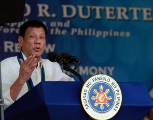 “Itong mga human rights, mamili kayo: Is it the comfort and safety of the population? Or the lives of criminals?” the President said in his speech. (Photo: Marcelino Pascua/PCOO)