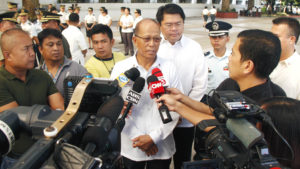 DND Secretary Delfin Lorenzana (middle) is hoping the ceasefire declared by the CPP-NPA-NDF will last longer than the announced seven days. Lorenzana said they are pushing initiatives to bring a just and lasting peace to the nation. (Photo: Joey Razon/PNA)