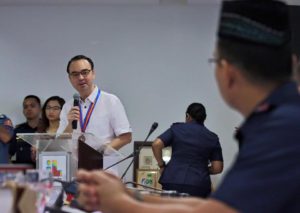 In a Facebook live video, Sen. Alan Peter Cayetano, who was in Malacanang for “official work” said that the cabinet will be meeting to discuss the human rights records in the country. (Photo: Alan Peter Cayetano/ Facebook)