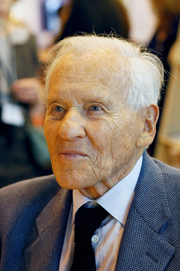 Jean d'Ormesson au salon du livre de Paris 2011. (Photo By Thesupermat - Own work, CC BY-SA 3.0)