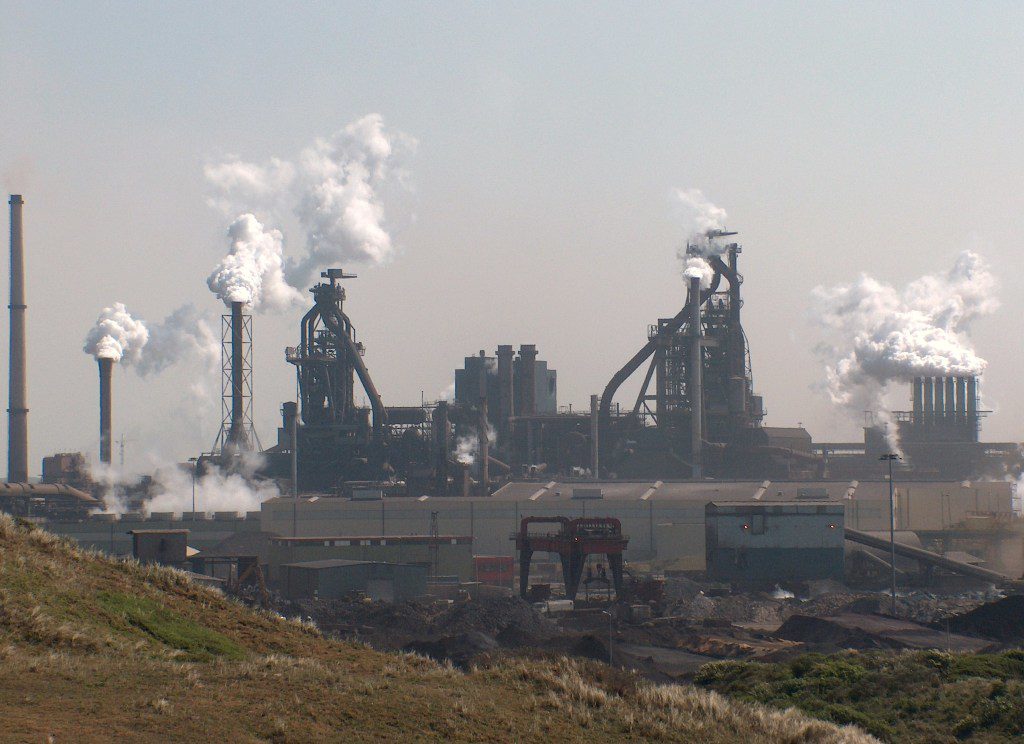 FILE: Integrated steel mill in the Netherlands (Photo By Jesper Schoen - http://members.lycos.nl/fotoarchiefvon/hoogovens.JPG, CC BY 2.5)