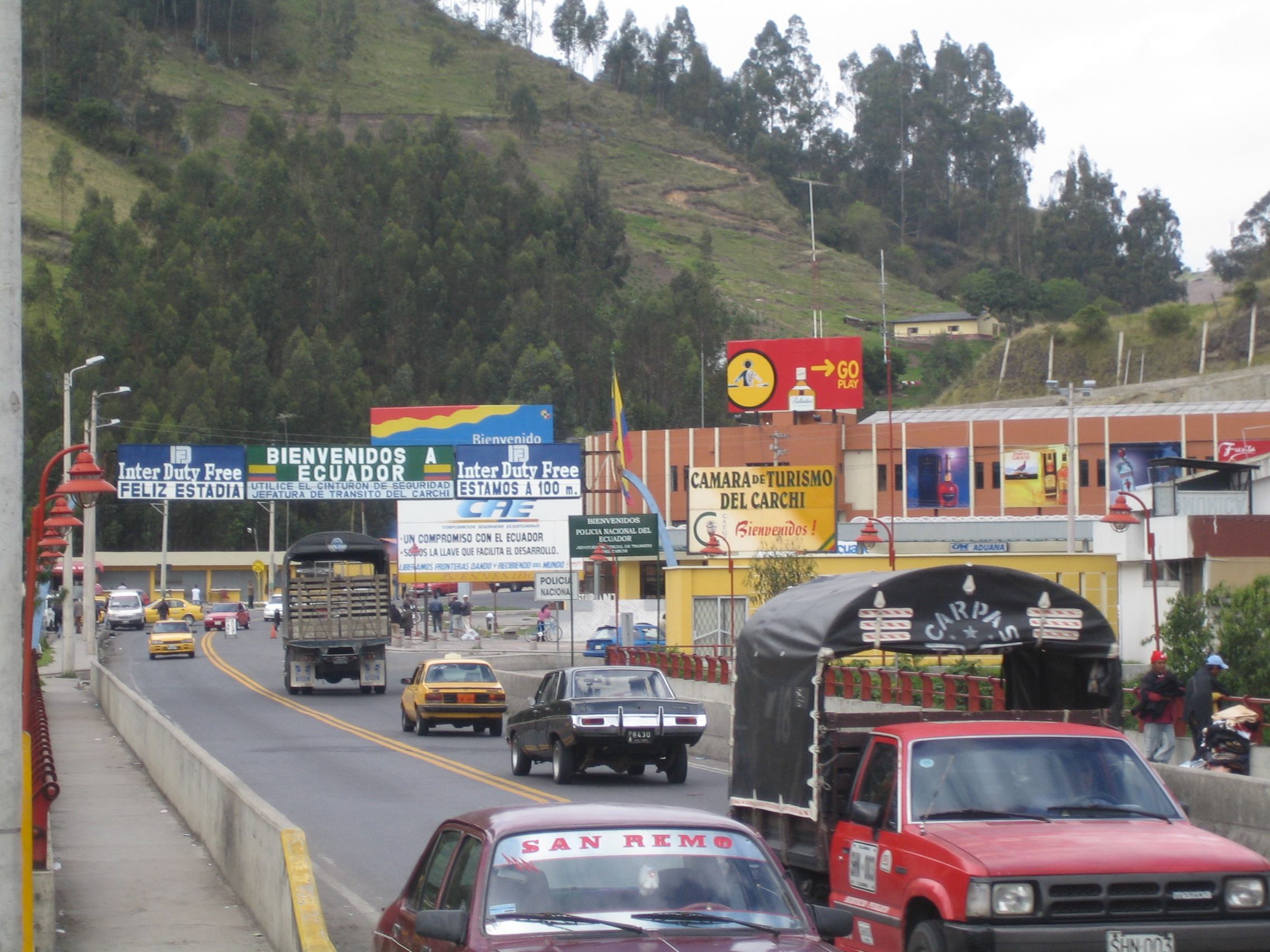 Rumichaca International Bridge, between the cities of Tulcán, Ecuador and Ipiales, Colombia. (Photo by MacAllenBrothers - flickr, CC BY-SA 2.0)