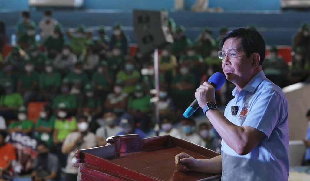 Ping lacson speaks to crowd