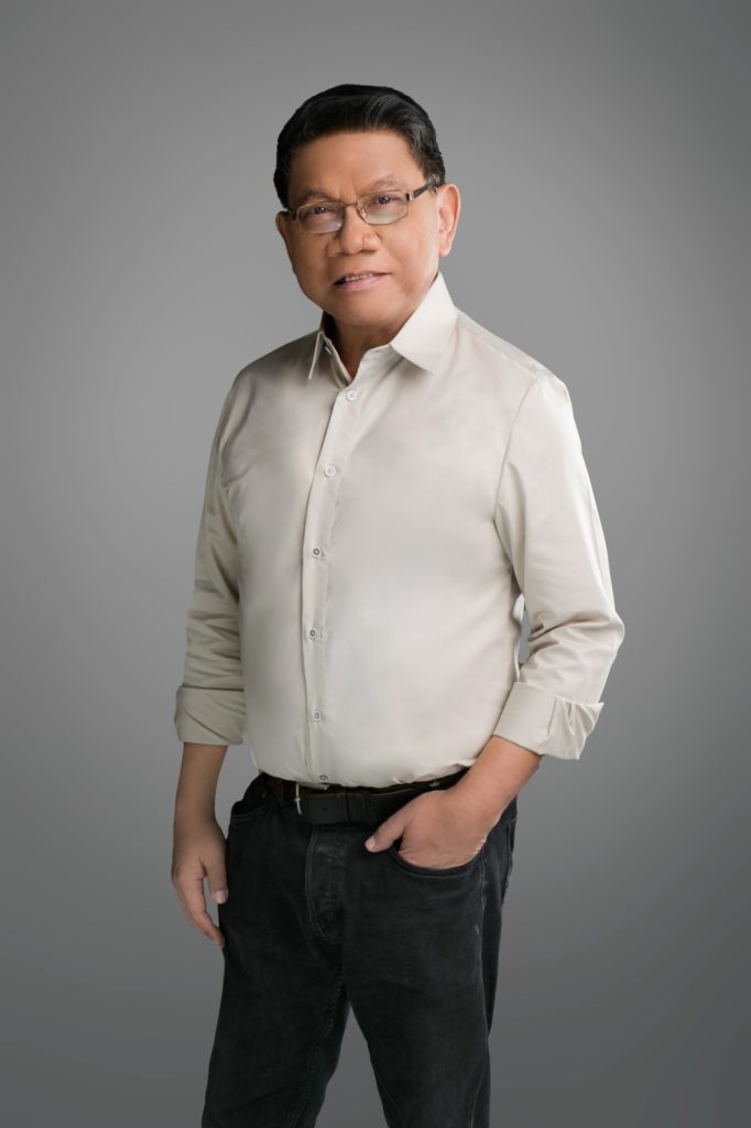 broadcast journalist Mike Enriquez portrait