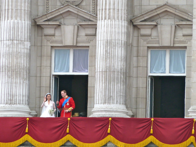 William & Kate on balcony