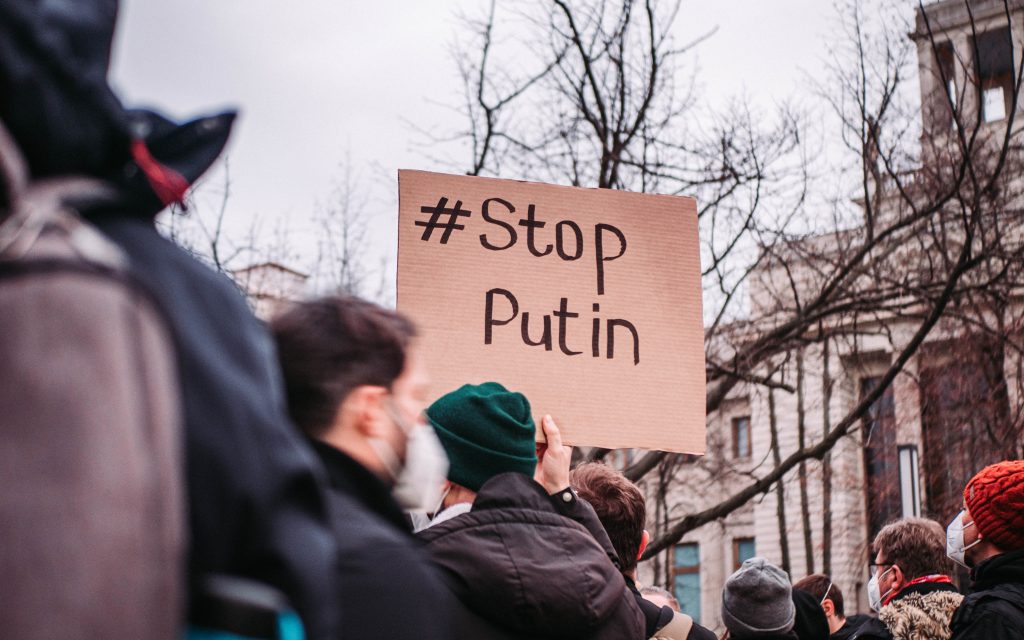 Protester holding "#StopPutin" sign