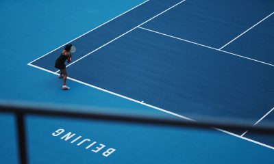 woman playing tennis