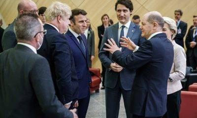 Trudeau talking to other leaders at G7 summit