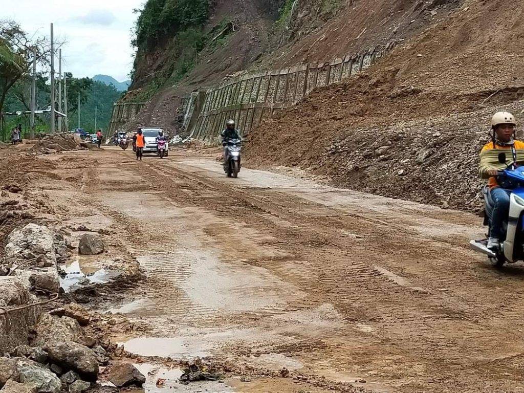 Passable muddy road aftermath of Agaton in Manipis, Talisay City, Cebu