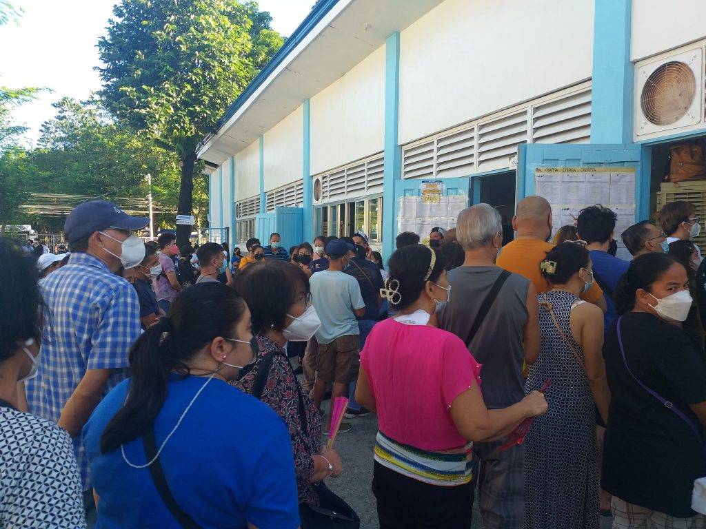 Crowd of voters lining up in voting precincts in Marikina