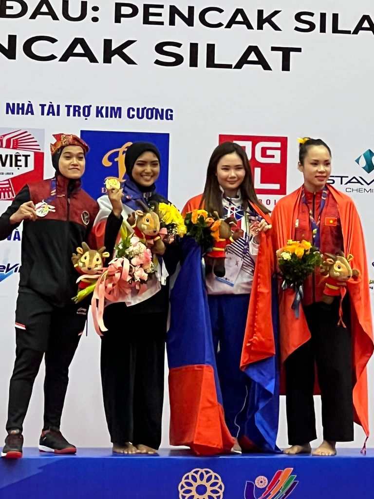 Gold Medalist Mary Francine Padios (2nd from left)