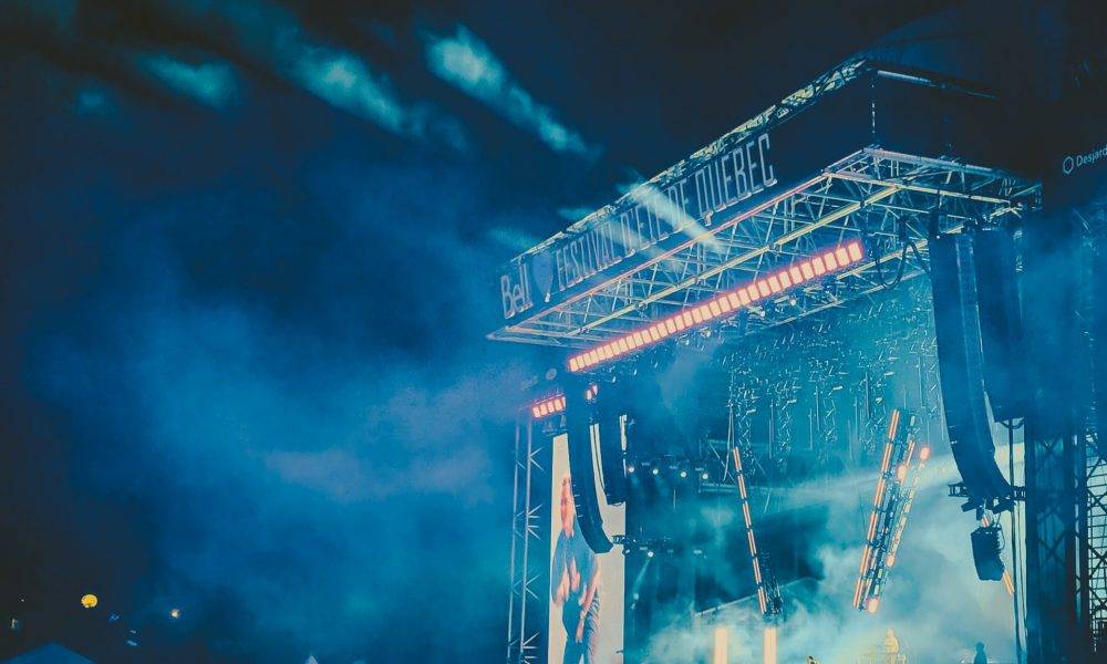 concert crowd