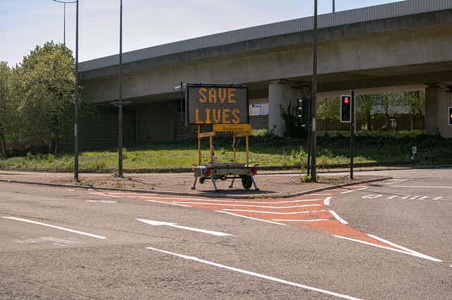 Electronic sign saying "Save Lives"