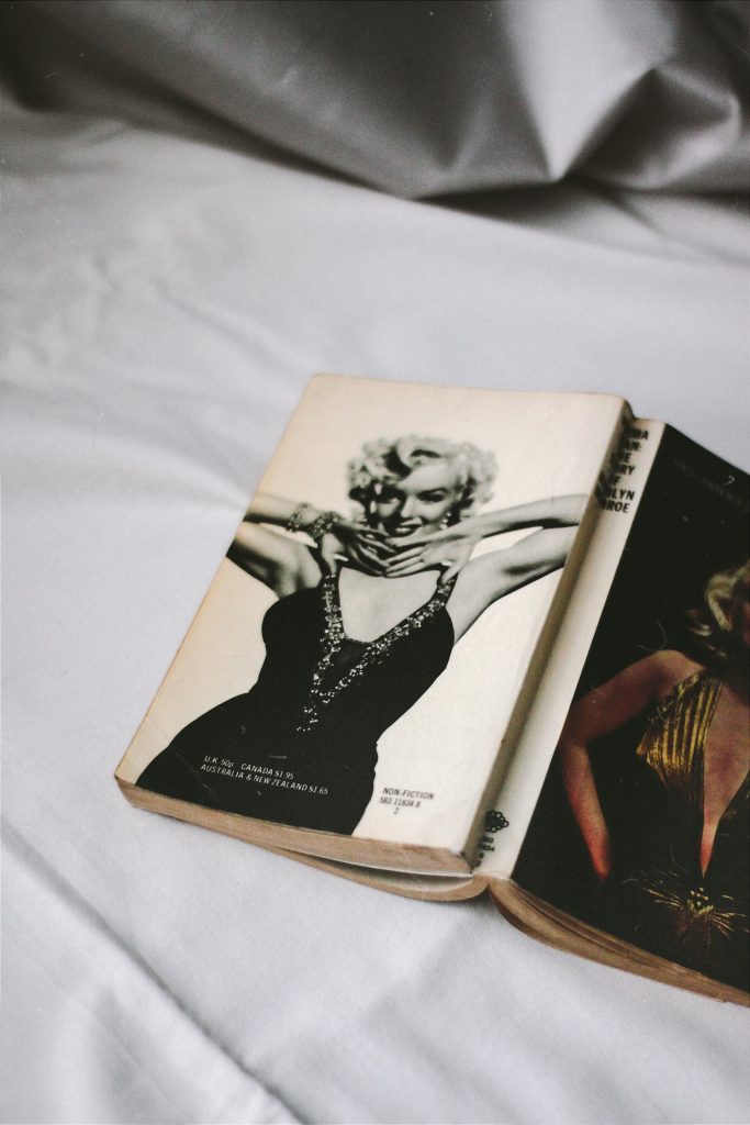 marilyn monroe's picture on a book cover