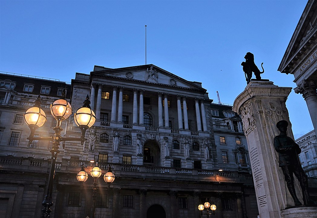 worm's eyeview of bank of england