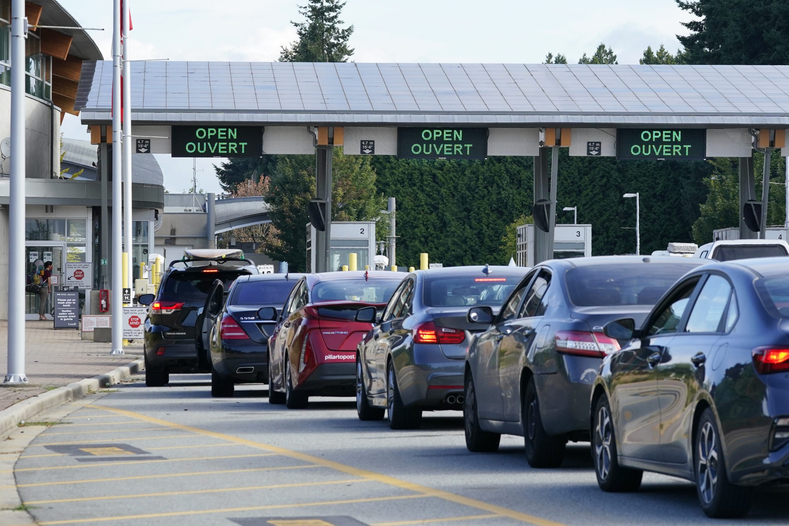 Cars lined up at border